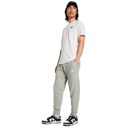 Uomo-Grigio-Pantaloni-Nike-Sportswear-Club-Fleece-Jogger-BV2671-063